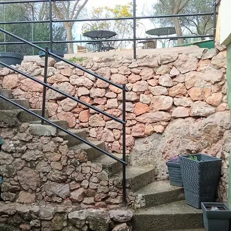T2 G Dans Maison En Centre Avec Jardin Ideal Couple Curistes